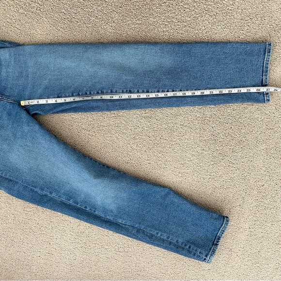 Levi’s High Rise Wedgie Straight Cropped Jeans - Medium Wash - Picture 10 of 14